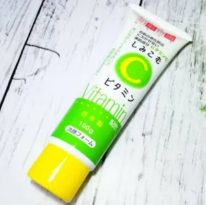 Beauty face wash mixed with vitamin C